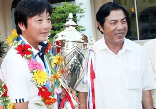 Ông Nguyễn Bá Thanh tại buổi lễ tuyên dương chức vô địch V.League 2012 của CLB Đà Nẵng.