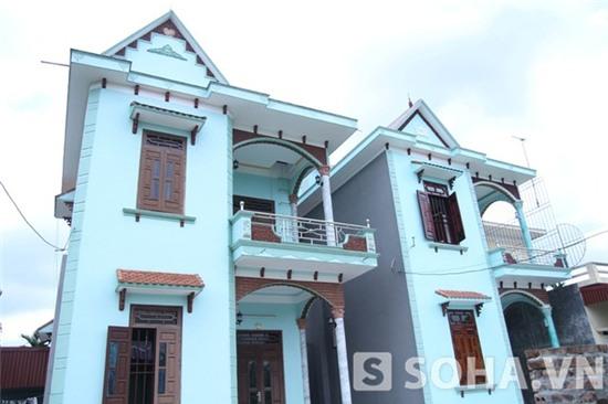 Ngôi nhà của gia đình Lệ Rơi đã được sơn màu xanh nhạt đẹp mắt