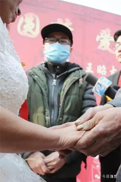 Chàng trai bị ung thư nhưng từ chối điều trị, để tiền làm đám cưới cho mẹ - Ảnh 3. Chàng trai bị ung thư nhưng từ chối điều trị, để tiền làm đám cưới cho mẹ - Ảnh 3.