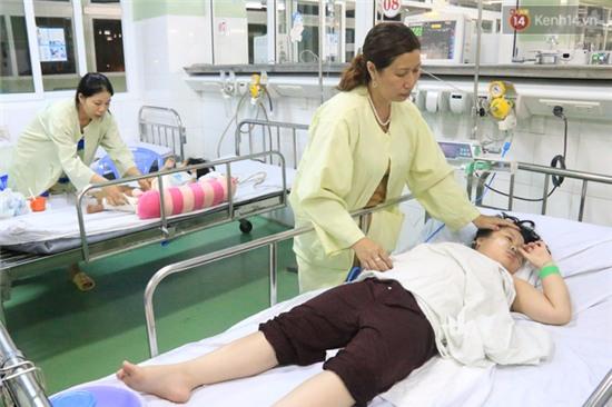 Vụ lật tàu du lịch ở Đà Nẵng: Mẹ ôm con 10 tháng tuổi trong lòng sống sót kỳ lạ giữa dòng sông - Ảnh 2. Vụ lật tàu du lịch ở Đà Nẵng: Mẹ ôm con 10 tháng tuổi trong lòng sống sót kỳ lạ giữa dòng sông - Ảnh 2.