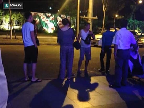 Đà Nẵng: Khách Trung Quốc ngang ngược đốt tiền Việt Nam - Ảnh 2. Đà Nẵng: Khách Trung Quốc ngang ngược đốt tiền Việt Nam - Ảnh 2.