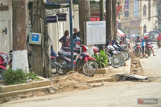 Thị trấn Sa Pa - bụi bặm, ầm ĩ thế này thì khách du lịch có còn thấy thi vị? - Ảnh 5. Thị trấn Sa Pa - bụi bặm, ầm ĩ thế này thì khách du lịch có còn thấy thi vị? - Ảnh 5.