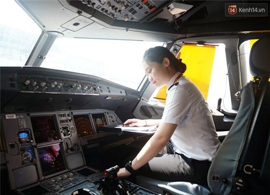 Gặp 2 nữ phi công 9X đầu tiên của hàng không Việt Nam - Ảnh 3. Gặp 2 nữ phi công 9X đầu tiên của hàng không Việt Nam - Ảnh 3.