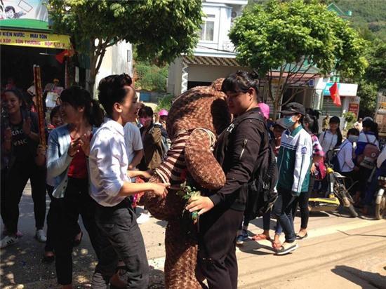 Cô gái này sẽ khiến tất thảy phụ nữ Việt Nam phải ghen tỵ - Ảnh 3. Cô gái này sẽ khiến tất thảy phụ nữ Việt Nam phải ghen tỵ - Ảnh 3.