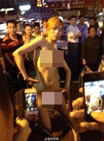 [Image: hot-hoang-voi-co-gai-khoa-than-nhay-mua-...uong_3.jpg]