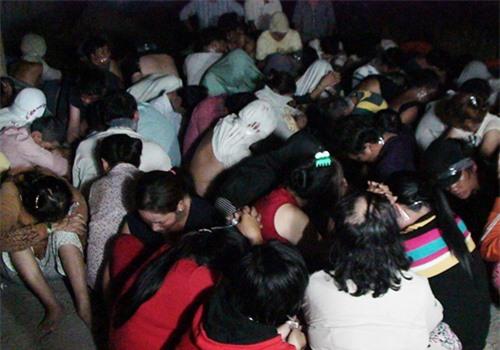 [Image: 10-cho-nghiep-vu-70-canh-sat-pha-song-bac-dai-gia_1.jpg]