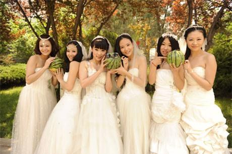 Xã hội - Nữ sinh hóa cô dâu xinh đẹp trong ngày tốt nghiệp