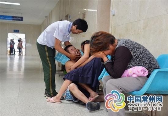 Chồng khóc ngất trước cảnh vợ ném con 6 ngày tuổi xuống ao 4