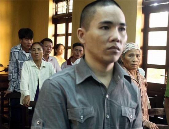 lĩnh án tù vì "ngủ nhờ" nhà cô hàng xóm xa chồng