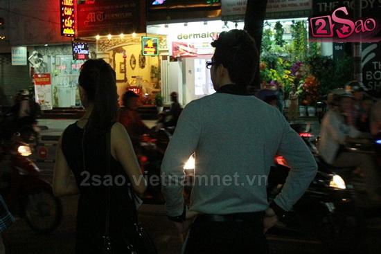 Trương Nam Thành ân cần chăm sóc chị gái Á hậu Hoàng My