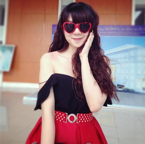 Phong cách thời trang trẻ trung của vợ yêu Lý Hải