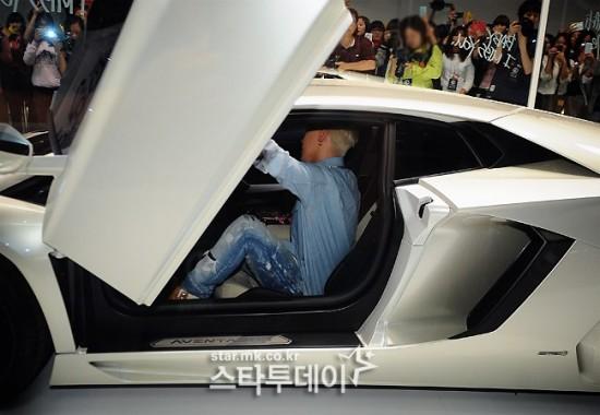 'Lác mắt' ngắm xế sang Lamborghini bạc tỷ của G-Dragon
