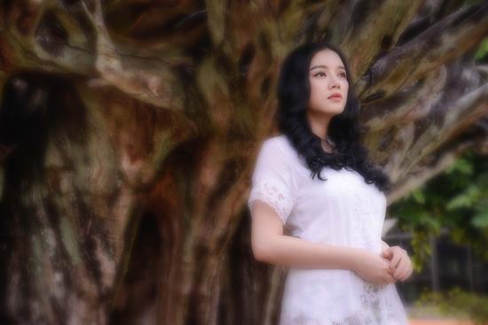 Lý Nhã Kỳ đẹp mơ màng tại Indonesia