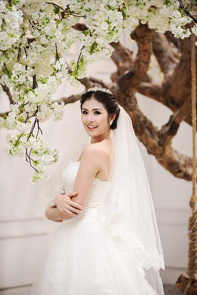 Ngọc Hân tuyệt xinh trong váy cưới cô dâu