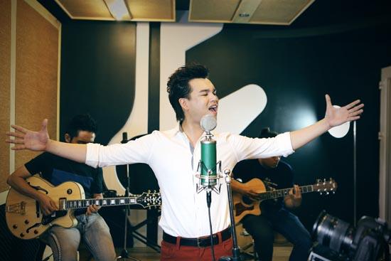 Trung Quân liều lĩnh 'trộn' hit của 4 Diva nhạc Việt