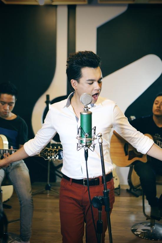 Trung Quân liều lĩnh 'trộn' hit của 4 Diva nhạc Việt