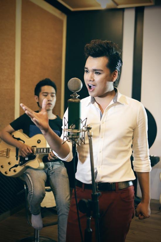 Trung Quân liều lĩnh 'trộn' hit của 4 Diva nhạc Việt