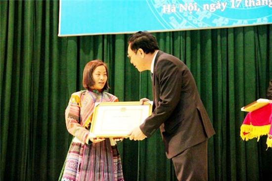 Xã hội - Nước mắt của cô giáo trẻ người Mông (Hình 2).
