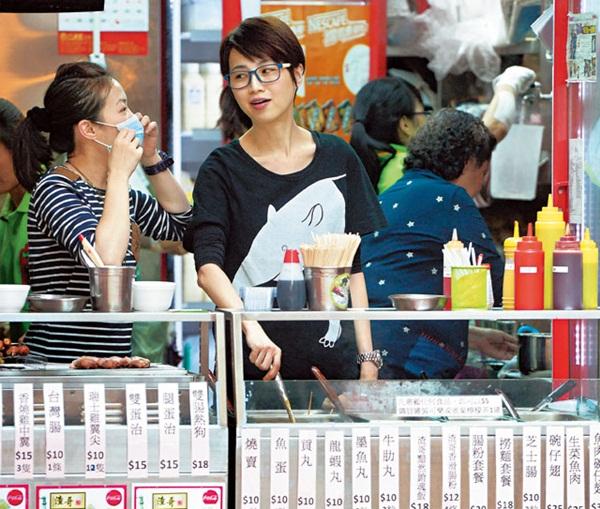 Khi nam vương, hoa hậu Hong Kong vướng cảnh nghèo khó, nợ nần - Ảnh 11. Khi nam vương, hoa hậu Hong Kong vướng cảnh nghèo khó, nợ nần - Ảnh 11.