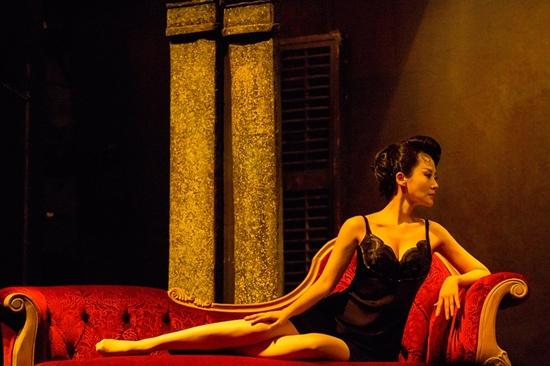 Vẻ đẹp quên tuổi tác của nàng 'Thánh Cô' hoàn mỹ nhất màn ảnh