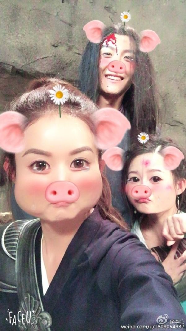 Loạt ảnh hậu trường siêu dễ thương của Triệu Lệ Dĩnh