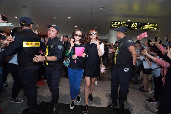 A Pink đội nón lá, SEVENTEEN bị bao vây bởi biển fan Việt tại sân bay Nội Bài - Ảnh 6.
