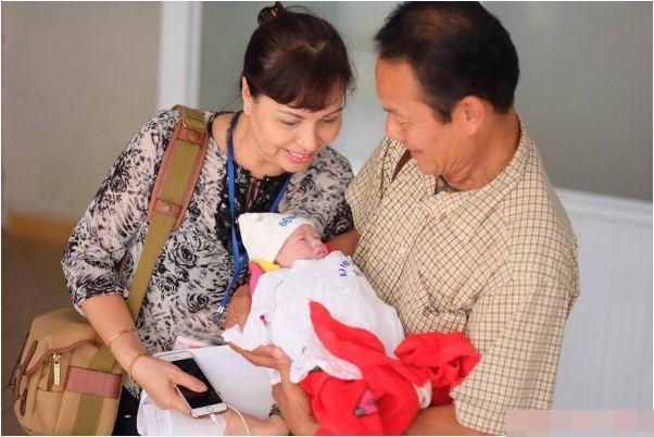 Hồng Quế tuyên bố chỉ cần con sau 1 năm làm mẹ đơn thân