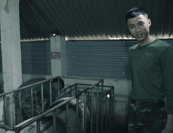 Khắc Việt 'cười không ngậm được miệng' khi xem đàn em đi khom trong quân ngũ-4
