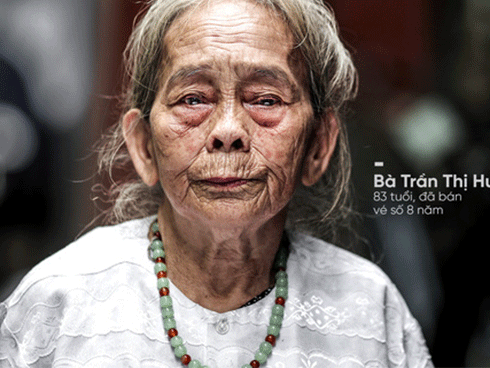 Người già bán vé số tại Sài Gòn: Những phận người bị bỏ quên