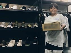 Cậu bé Sài Gòn gây tranh cãi khi có bộ sưu tập giày giá trị ở tuổi 12