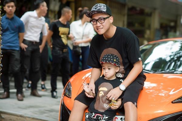 Quý tử triệu đô nhà Ngọc Thạch càng lớn càng giống bố-8