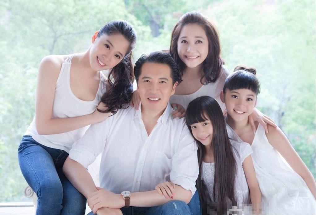 Không chỉ riêng sao Hoa ngữ, thậm chí cả gia tộc của họ cũng toàn là mỹ nhân - Ảnh 7.