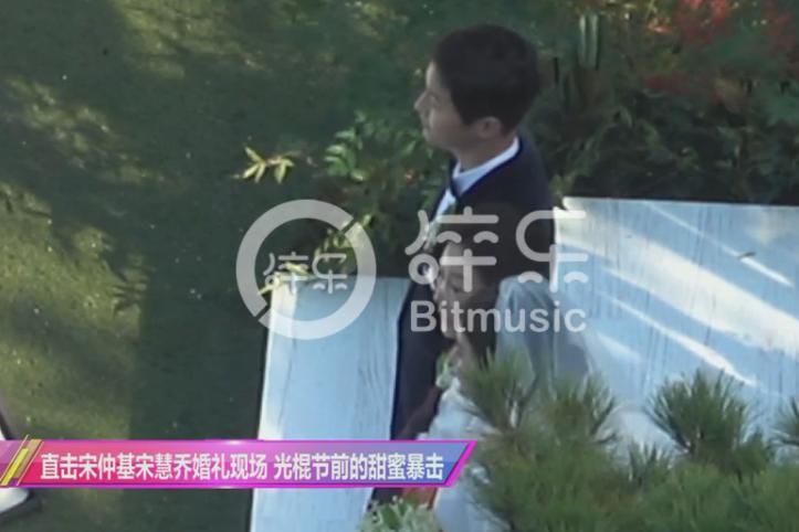 Song Joong Ki và Song Hye Kyo xuất hiện tại lễ đường-5