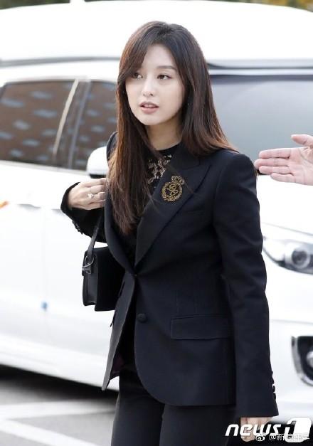 Người đẹp Hậu duệ mặt trời Kim Ji Won xuất hiện-1