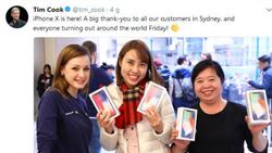 Tim Cook vui mừng chia sẻ ảnh người Việt mua iPhone X