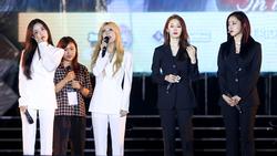 Clip: T-ara bật khóc trước món quà tái hiện 8 năm ca hát đầy chông gai từ fan Việt