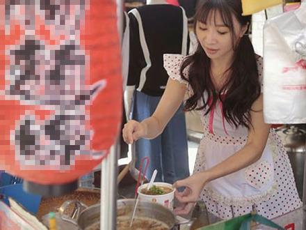 Hàng bún ở phố đi bộ Đài Loan gây sốt vì món ăn ngon mà cô chủ xinh như hotgirl