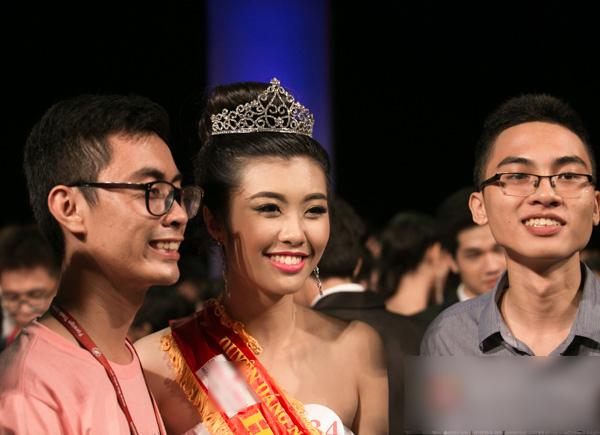Những nhan sắc Đại học Ngoại Thương đáng gờm tại Hoa hậu Hoàn vũ Việt Nam 2017-9