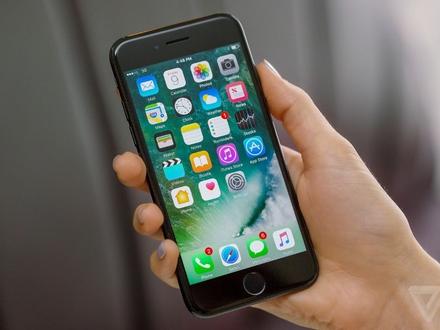 Apple đối mặt vụ kiện 1000 tỉ USD vì làm chậm iPhone