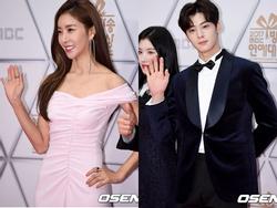 Sao 'Ngôi nhà hạnh phúc' khoe vai trần, Dara già chát trên thảm đỏ 'MBC Entertainment Awards'