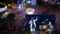 Gặp sự cố, thành viên Black Eyed Peas vẫn cháy hết mình cùng 50.000 khán giả Sài thành