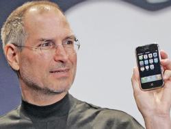 Apple liên tục 'tự bắn vào chân' dưới thời CEO Tim Cook