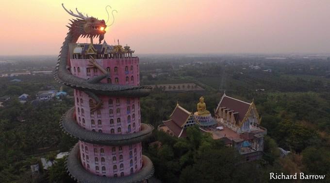 Ngôi đền rồng uốn lượn độc đáo ở Thái Lan-1