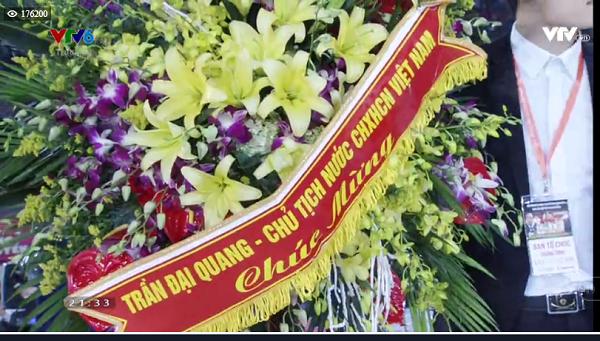 Tuyển U23 Việt Nam được lãnh đạo nhà nước trao tặng hoa-4