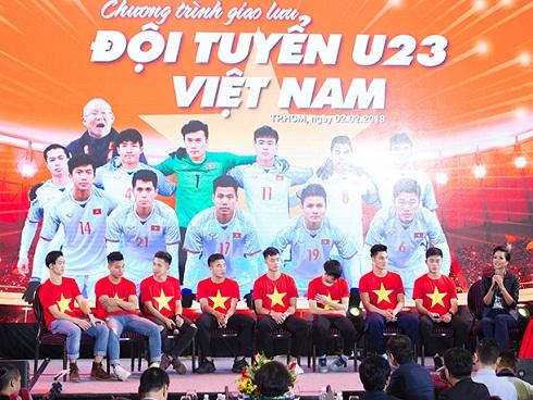 Ảnh HOT trong tuần: Dàn 'soái ca' U23 Việt Nam ngập trong cờ hoa người hâm mộ Sài Gòn