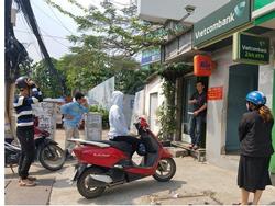 Rút 10 triệu, khách hàng ở Sài Gòn phải đi 10 máy ATM