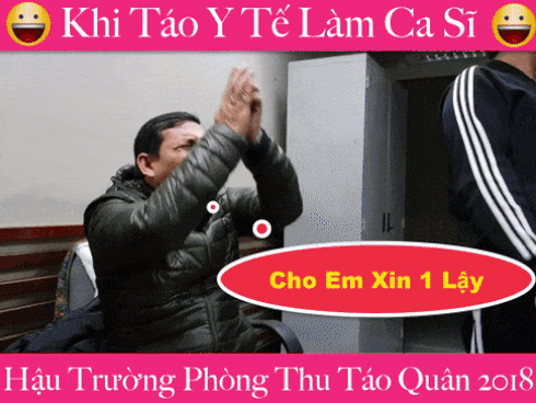 Clip: Quang Thắng chắp tay vái lạy Vân Dung vì hát quá dở