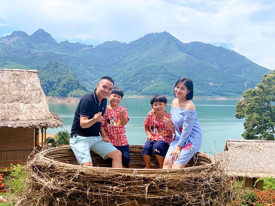 MC Hoàng Linh đốt mắt dân mạng bằng loạt ảnh diện bikini sao