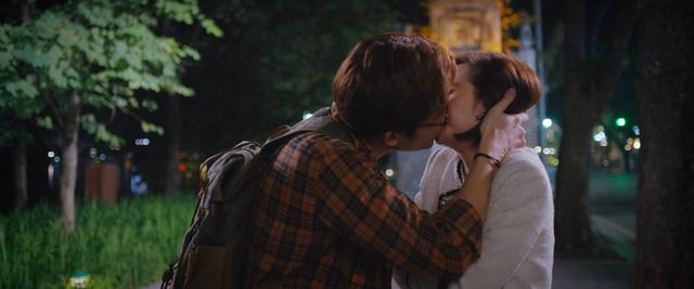 Những nụ hôn thật của thật giữa Đình Tú và Huyền Lizzie-3