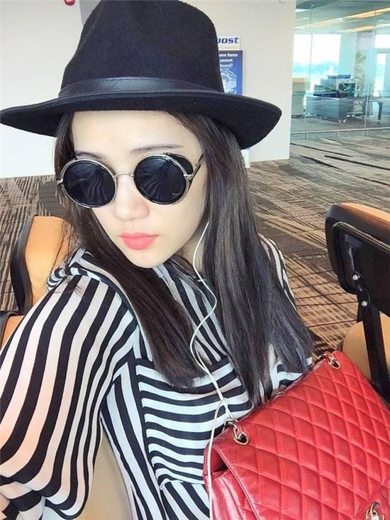 Hot girl Việt từ nhí nhố đến sang chảnh tại sân bay 